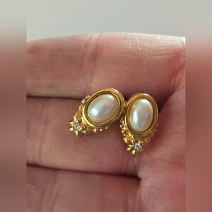 NWT💫Monet Pearl Cabachon Earrings